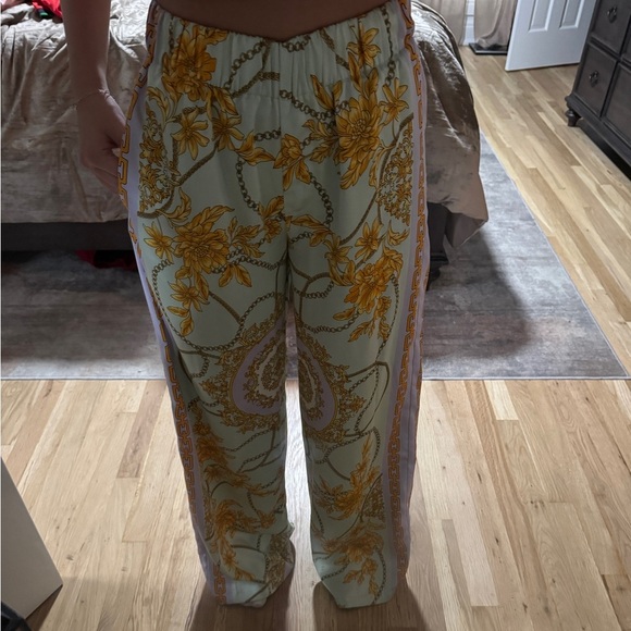 Forever 21 Floral & Chain Wide Leg Pant - Picture 4 of 4